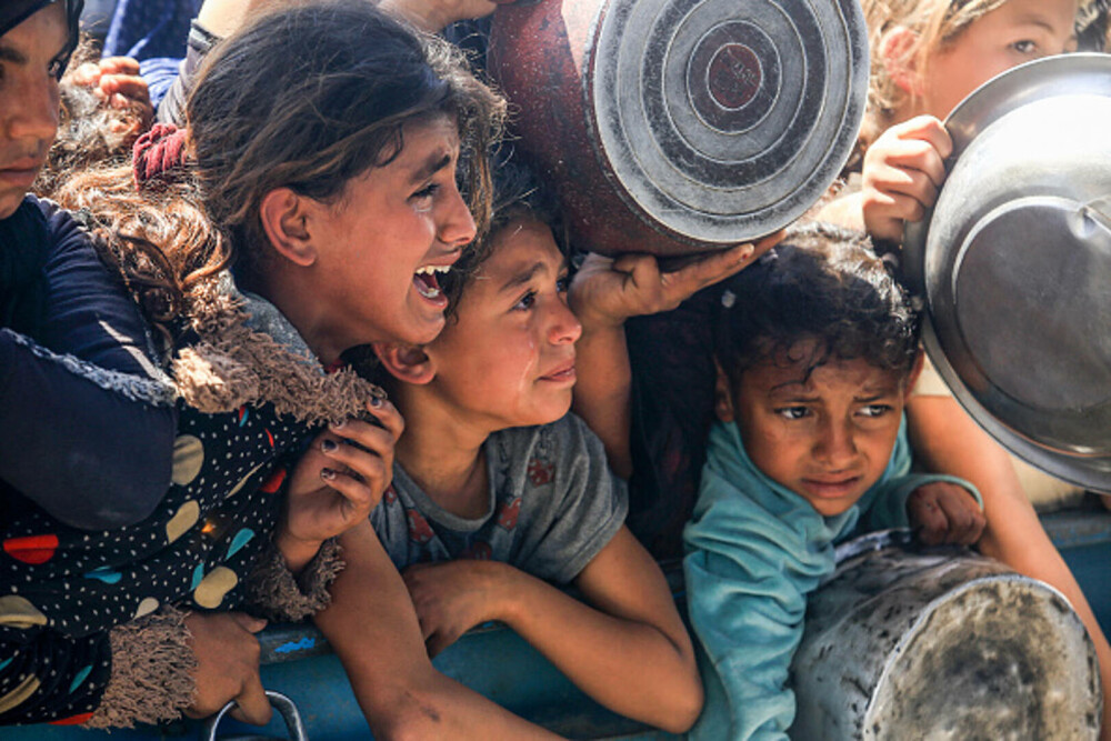 Copiii din Gaza, forțați să caute hrană în gunoaie. Ajutorul umanitar este blocat complet | GALERIE FOTO - Imaginea 19