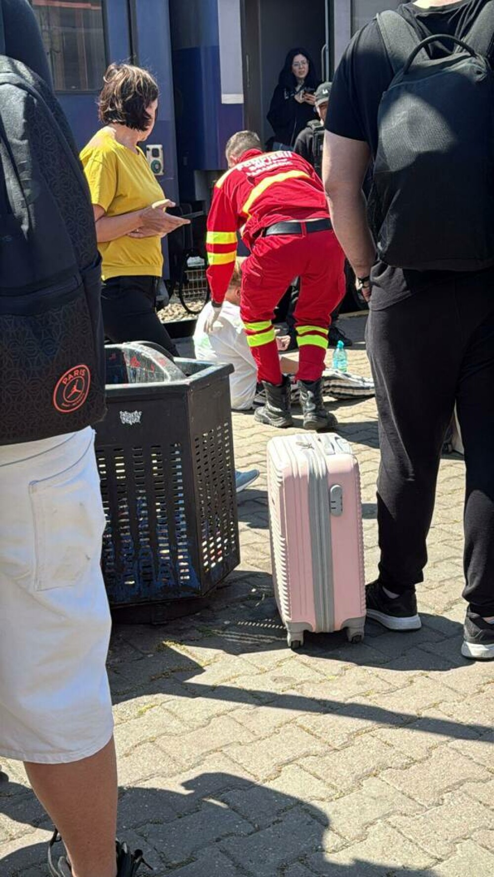 Accident feroviar în gara din Constanța. Șapte persoane au fost duse la spital după ce două trenuri s-au lovit. VIDEO - Imaginea 1