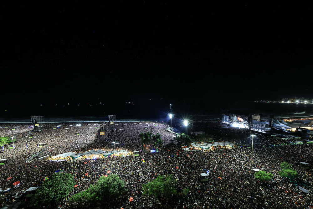 Atac cu bombă dejucat la concertul susținut de Lady Gaga în Brazilia. Peste 2,1 milioane de persoane au fost prezente. FOTO - Imaginea 3