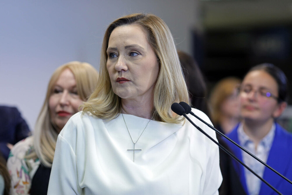 Primul cap căzut după rezultatul alegerilor prezidențiale. Elena Lasconi a demisionat de la conducerea USR - Imaginea 1