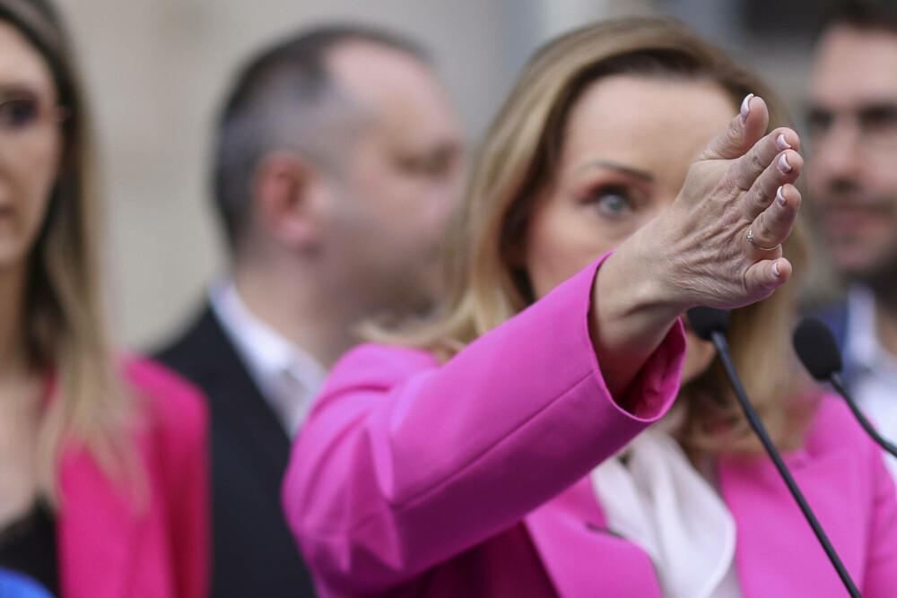 Primul cap căzut după rezultatul alegerilor prezidențiale. Elena Lasconi a demisionat de la conducerea USR - Imaginea 5