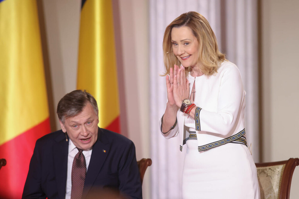 Primul cap căzut după rezultatul alegerilor prezidențiale. Elena Lasconi a demisionat de la conducerea USR - Imaginea 7