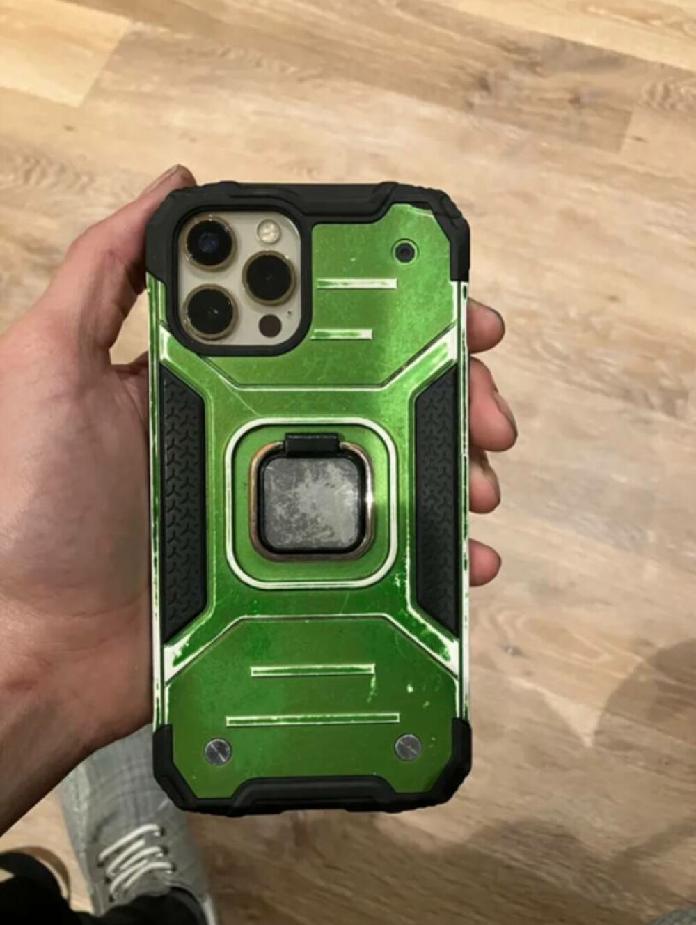 Un parașutist și-a scăpat iPhone-ul de la 3.000 de metri și a avut parte de o surpriză atunci când l-a găsit într-o pădure - Imaginea 4