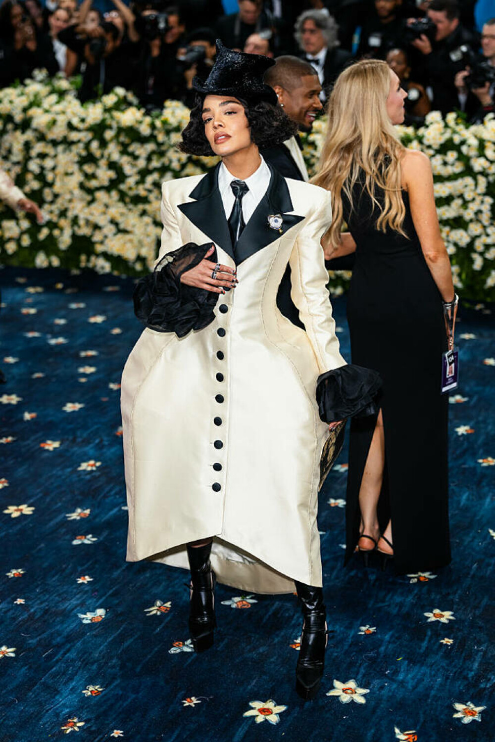 Cele mai spectaculoase ținute de la Met Gala 2025. Vedetele care au făcut furori cu apariții extravagante | FOTO - Imaginea 51