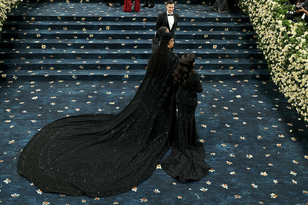 Cele mai spectaculoase ținute de la Met Gala 2025. Vedetele care au făcut furori cu apariții extravagante | FOTO - Imaginea 58