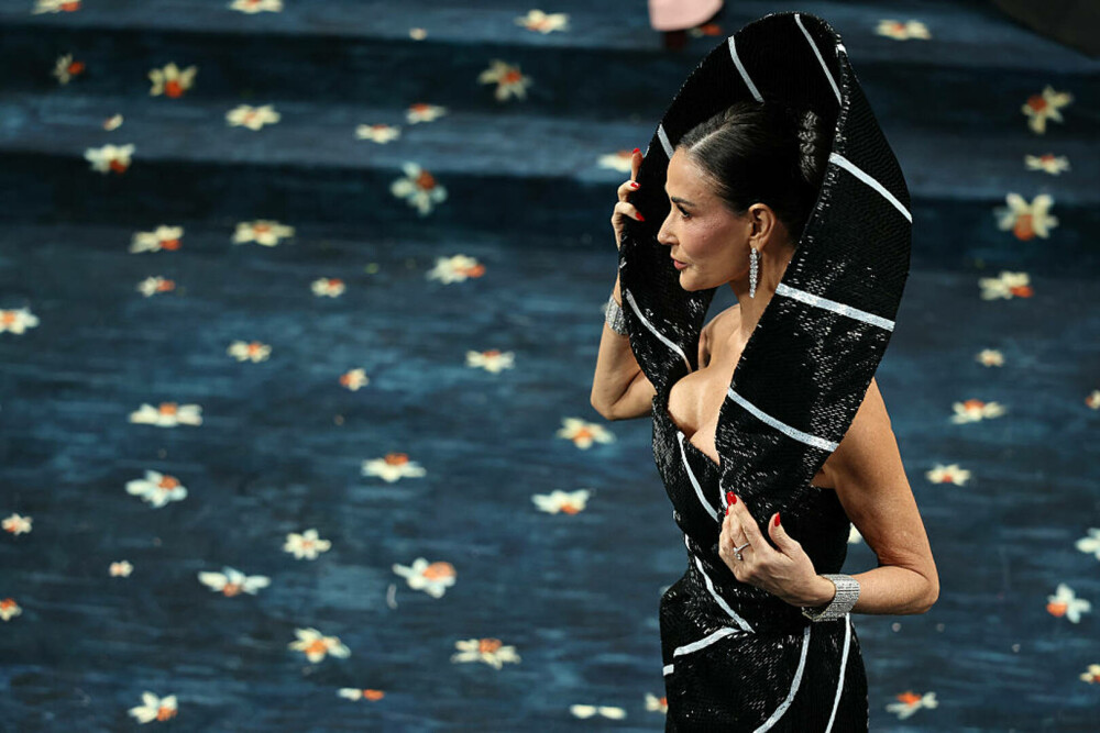 Cele mai spectaculoase ținute de la Met Gala 2025. Vedetele care au făcut furori cu apariții extravagante | FOTO - Imaginea 61