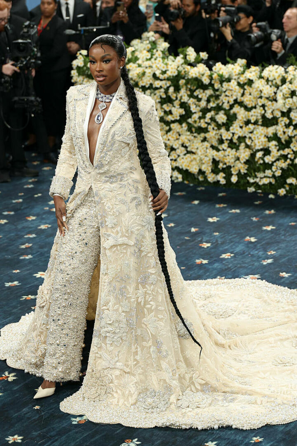 Cele mai spectaculoase ținute de la Met Gala 2025. Vedetele care au făcut furori cu apariții extravagante | FOTO - Imaginea 80