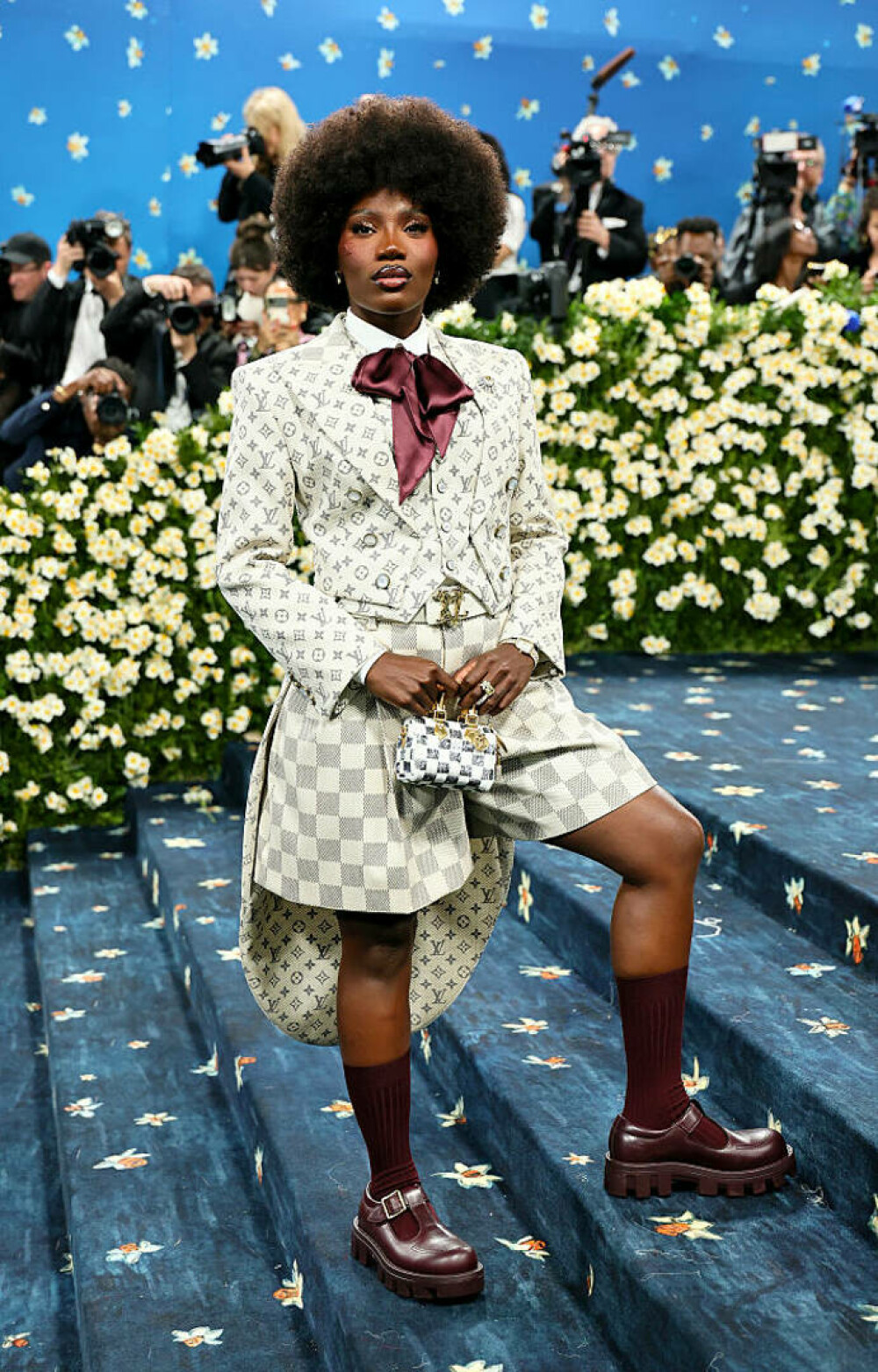 VIDEO. O celebră cântăreață de rap și-a făcut apariția la Gala Met 2025 într-o cutie mare, albă. Nimeni nu știa ce e acolo - Imaginea 4