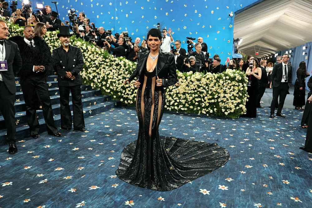 Vedete cu pielea la vedere la Met Gala 2025. Cele mai îndrăznețe rochii transparente purtate pe covorul roșu | FOTO - Imaginea 6