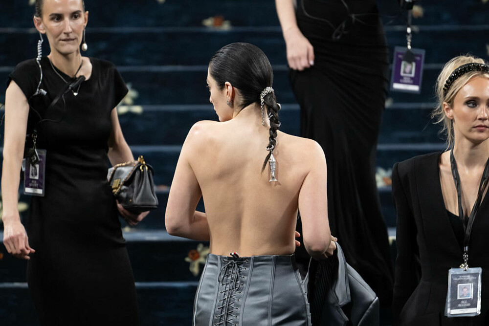 Vedete cu pielea la vedere la Met Gala 2025. Cele mai îndrăznețe rochii transparente purtate pe covorul roșu | FOTO - Imaginea 10