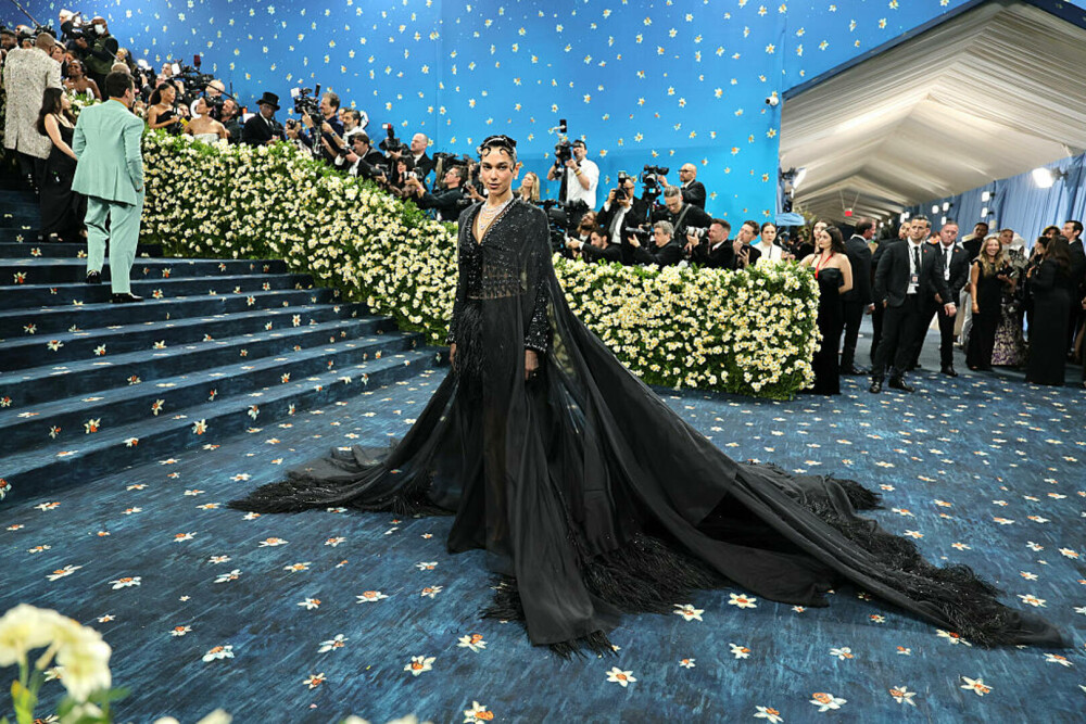 Vedete cu pielea la vedere la Met Gala 2025. Cele mai îndrăznețe rochii transparente purtate pe covorul roșu | FOTO - Imaginea 16