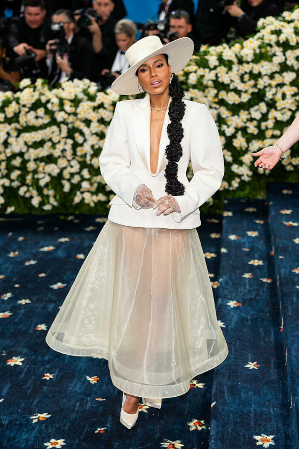 Vedete cu pielea la vedere la Met Gala 2025. Cele mai îndrăznețe rochii transparente purtate pe covorul roșu | FOTO - Imaginea 31