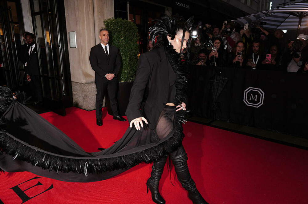 Vedete cu pielea la vedere la Met Gala 2025. Cele mai îndrăznețe rochii transparente purtate pe covorul roșu | FOTO - Imaginea 36