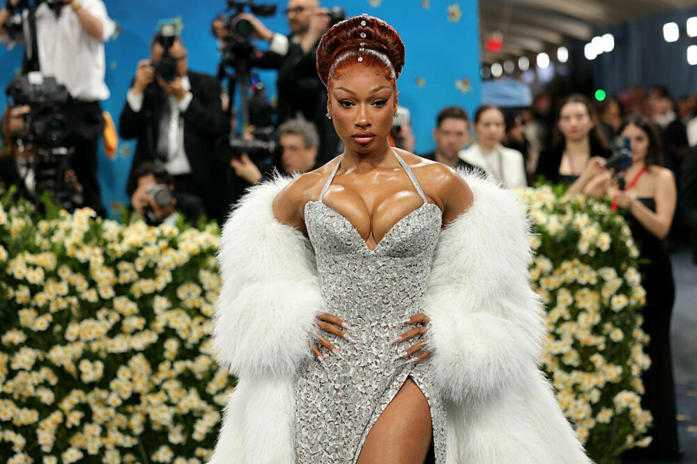 Vedete cu pielea la vedere la Met Gala 2025. Cele mai îndrăznețe rochii transparente purtate pe covorul roșu | FOTO - Imaginea 37