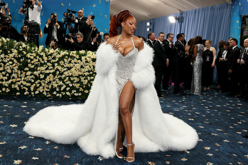 Vedete cu pielea la vedere la Met Gala 2025. Cele mai îndrăznețe rochii transparente purtate pe covorul roșu | FOTO - Imaginea 39