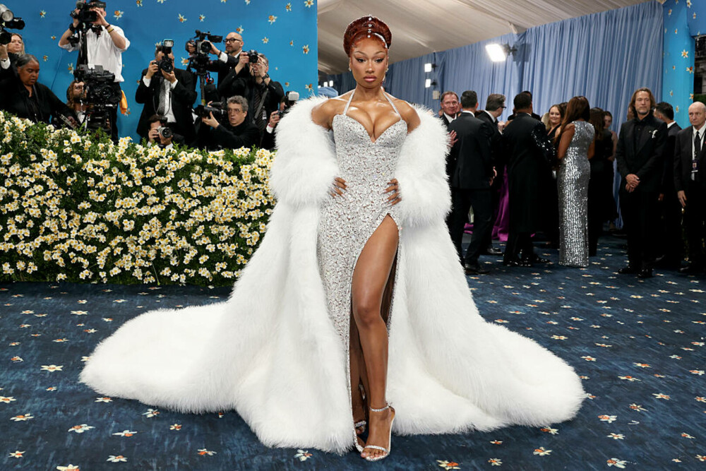 Vedete cu pielea la vedere la Met Gala 2025. Cele mai îndrăznețe rochii transparente purtate pe covorul roșu | FOTO - Imaginea 40