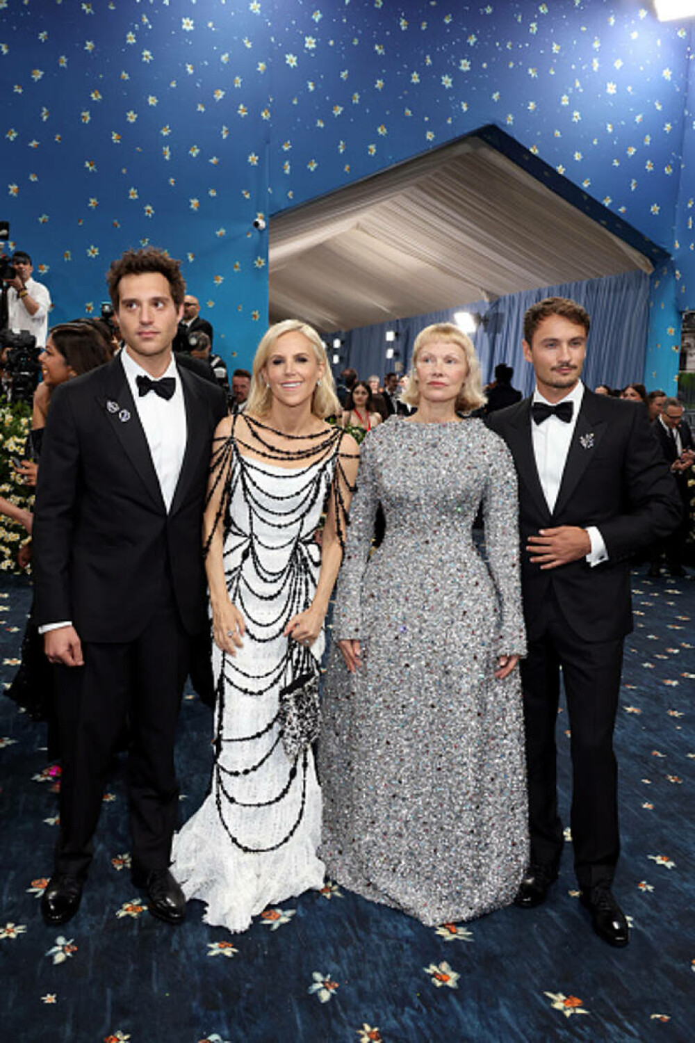 Pamela Anderson a apărut cu un nou look la Met Gala 2025. Cine a însoțit-o pe actriță pe covorul roșu. GALERIE FOTO - Imaginea 20