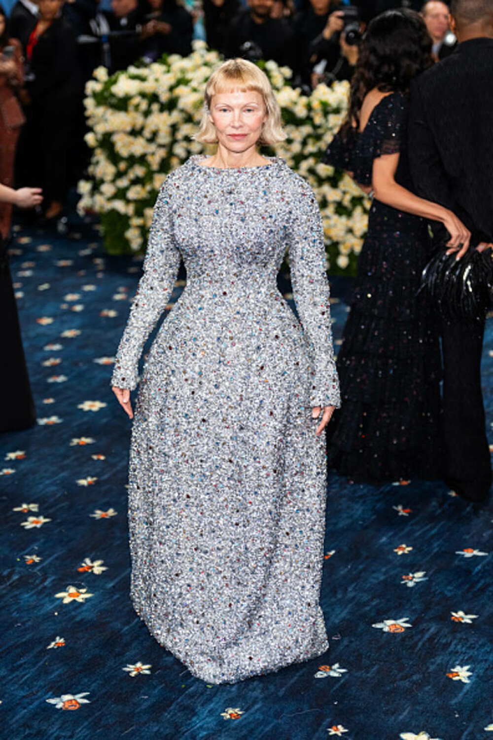 Pamela Anderson a apărut cu un nou look la Met Gala 2025. Cine a însoțit-o pe actriță pe covorul roșu. GALERIE FOTO - Imaginea 27