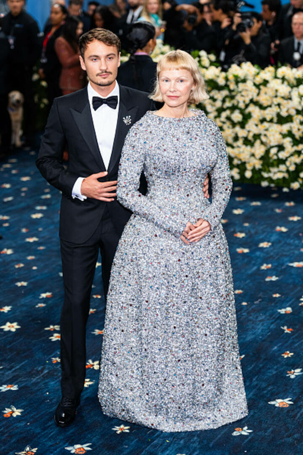 Pamela Anderson a apărut cu un nou look la Met Gala 2025. Cine a însoțit-o pe actriță pe covorul roșu. GALERIE FOTO - Imaginea 28
