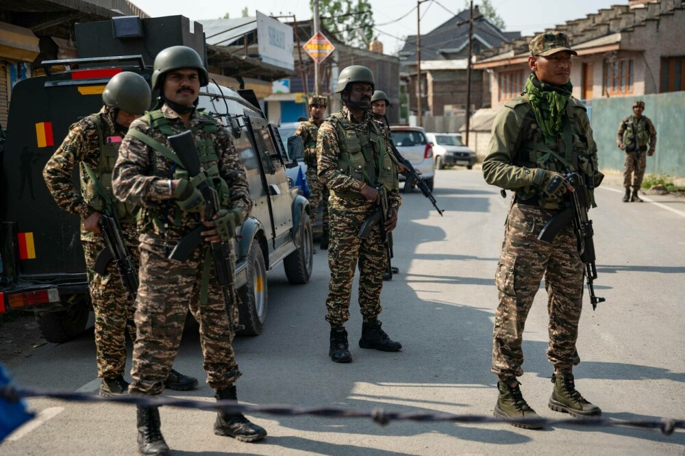 Două puteri nucleare „în război deschis”. Zeci de morți după ce India și Pakistan s-au bombardat reciproc - Imaginea 1