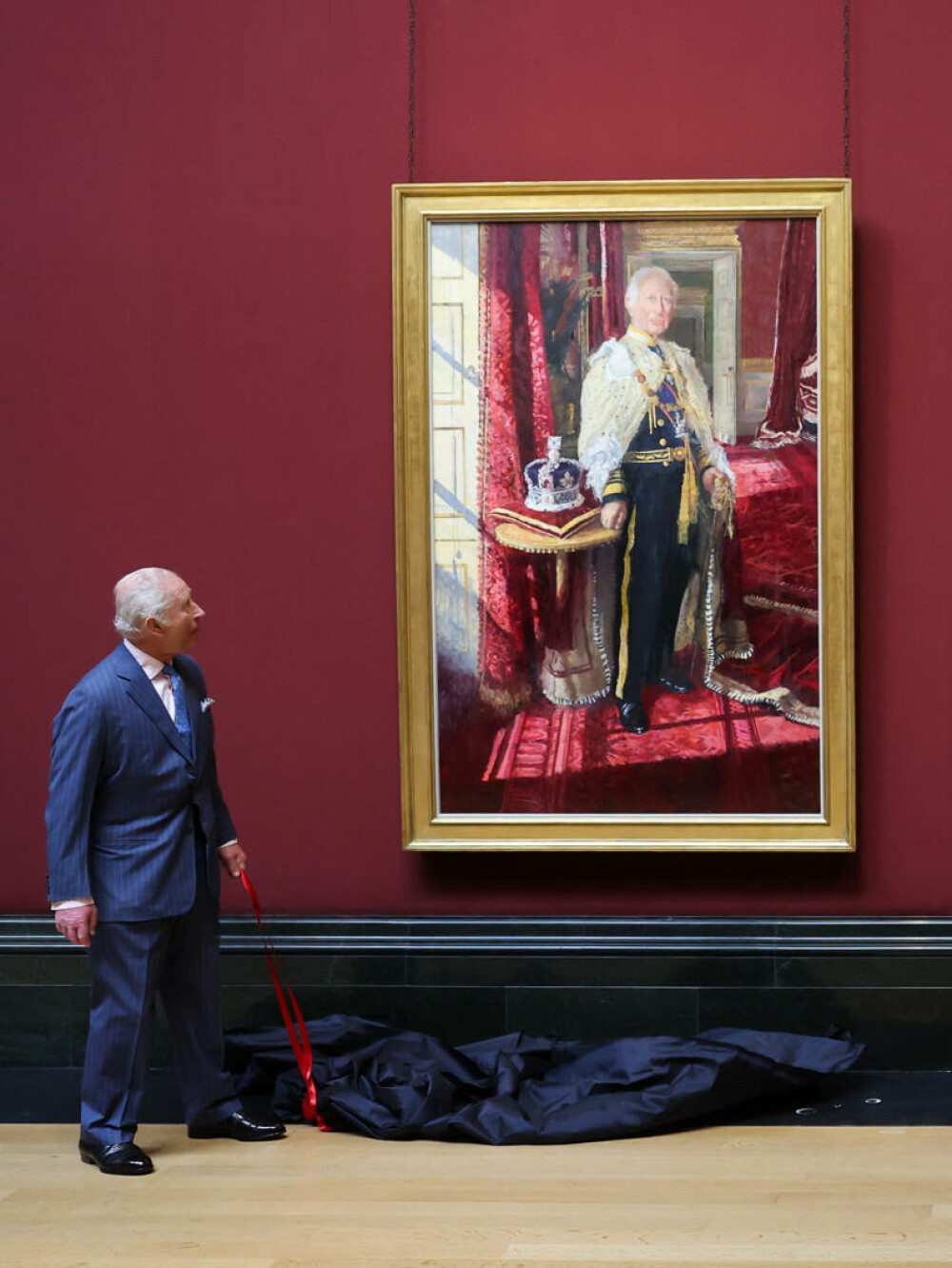 Charles şi Camilla au prezentat două noi portrete oficiale pentru a doua aniversare a încoronării lor. FOTO - Imaginea 1