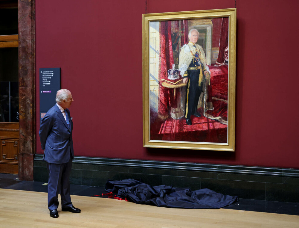 Charles şi Camilla au prezentat două noi portrete oficiale pentru a doua aniversare a încoronării lor. FOTO - Imaginea 9