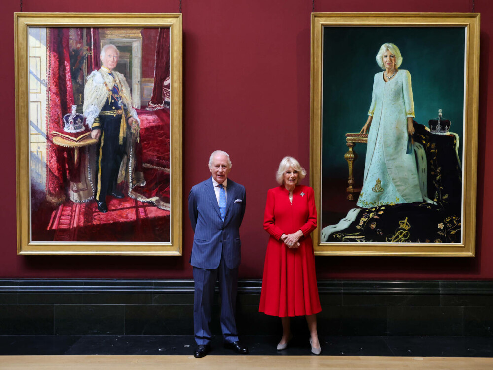 Charles şi Camilla au prezentat două noi portrete oficiale pentru a doua aniversare a încoronării lor. FOTO - Imaginea 13
