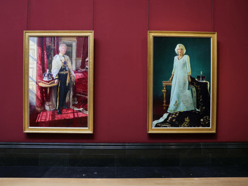 Charles şi Camilla au prezentat două noi portrete oficiale pentru a doua aniversare a încoronării lor. FOTO - Imaginea 17