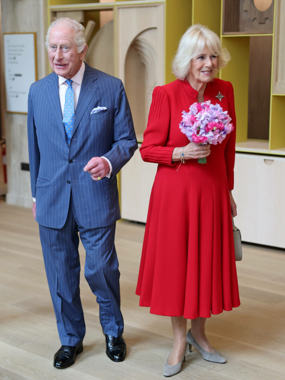 Charles şi Camilla au prezentat două noi portrete oficiale pentru a doua aniversare a încoronării lor. FOTO - Imaginea 18