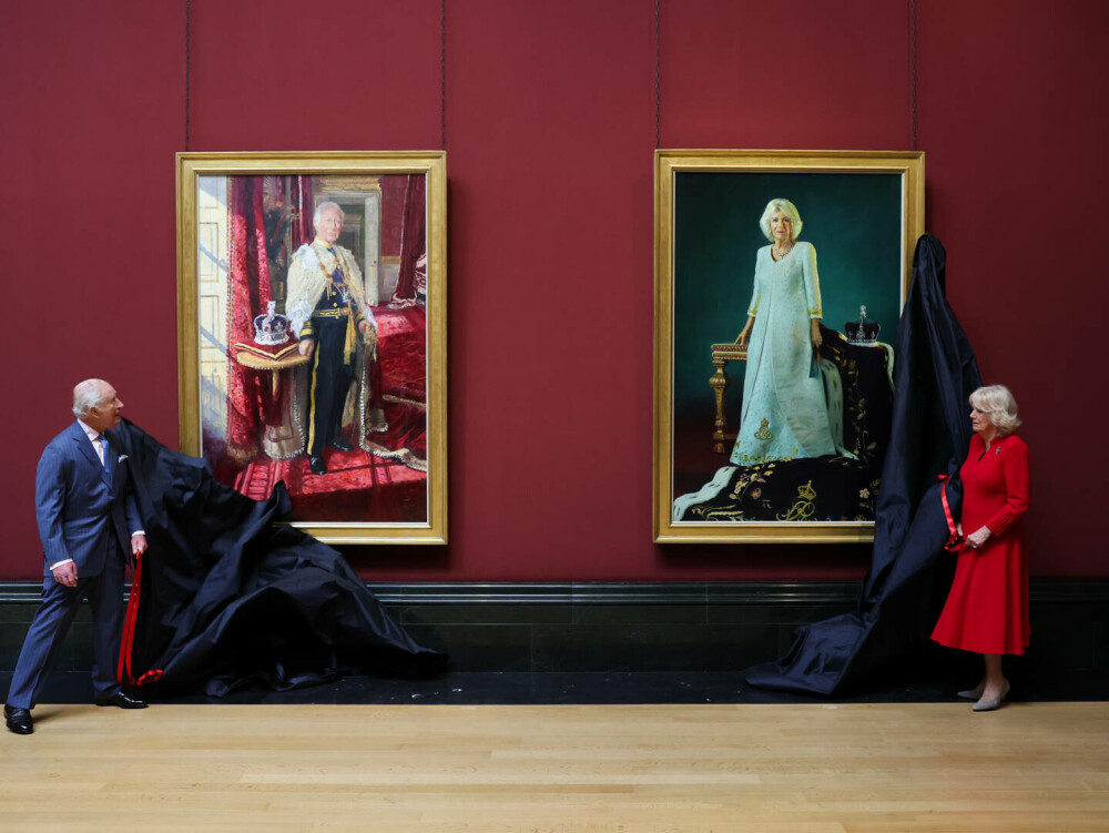 Charles şi Camilla au prezentat două noi portrete oficiale pentru a doua aniversare a încoronării lor. FOTO - Imaginea 19