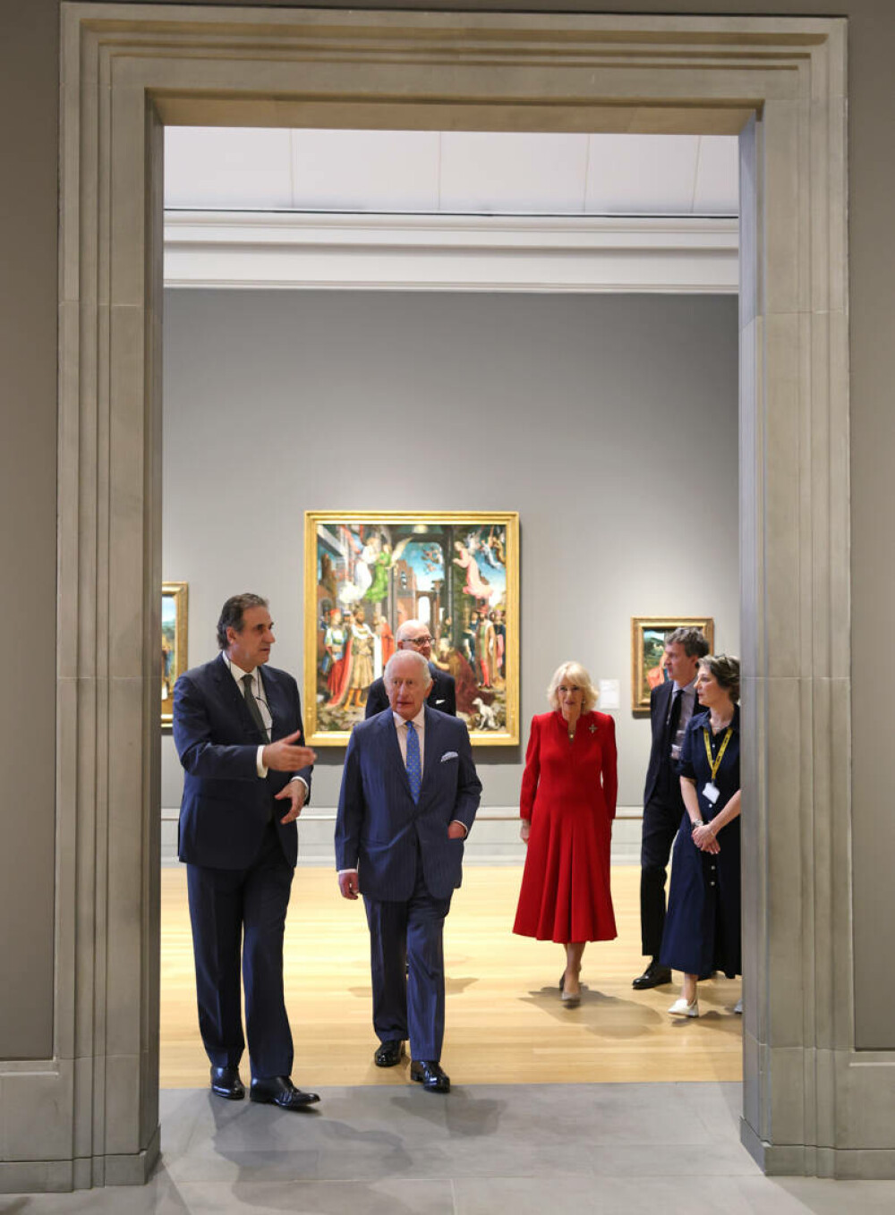 Charles şi Camilla au prezentat două noi portrete oficiale pentru a doua aniversare a încoronării lor. FOTO - Imaginea 20