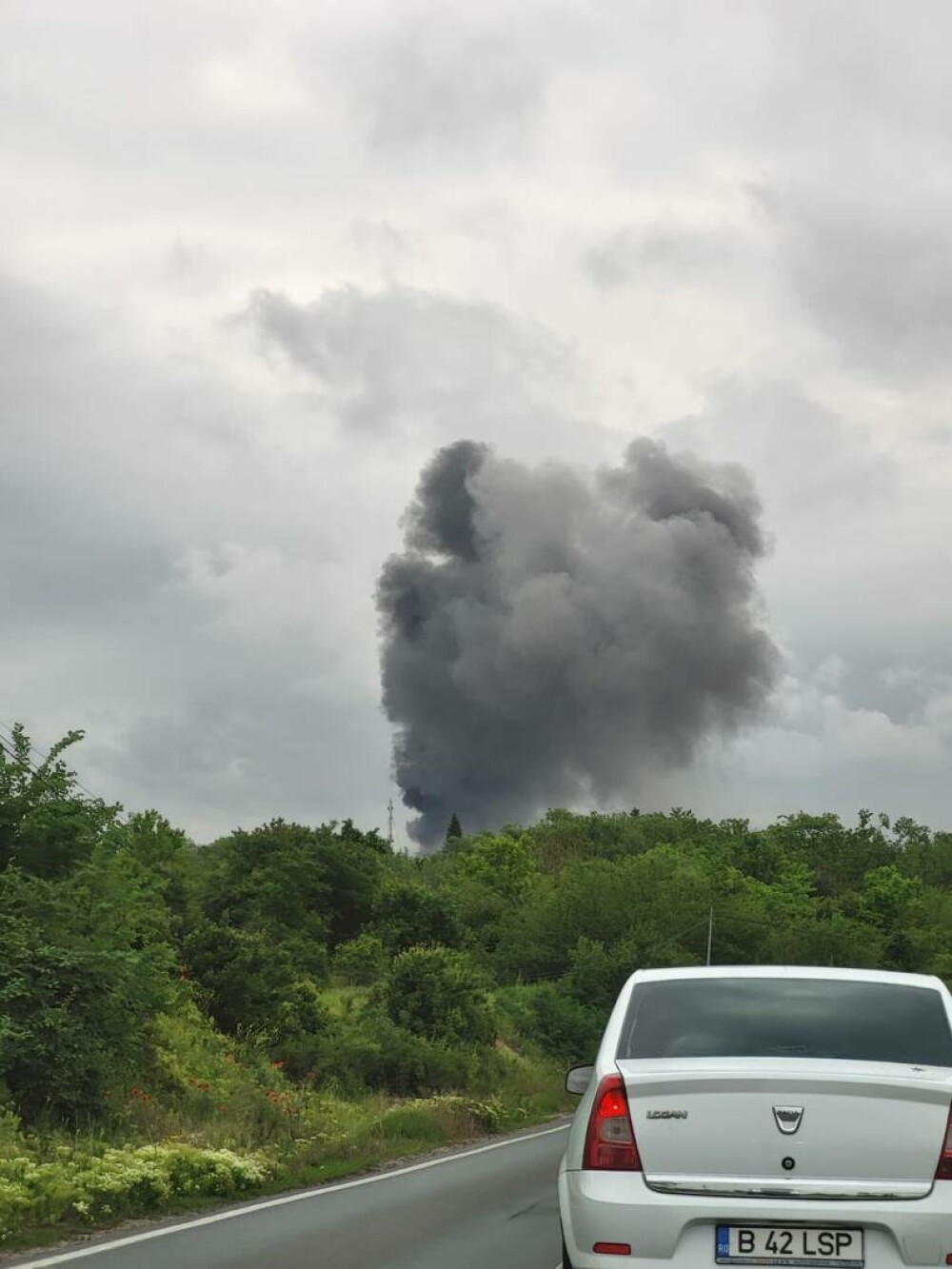 Incendiu de proporții în București. Flăcările au distrus un depozit și un atelier din Sectorul 6 al Capitalei. VIDEO - Imaginea 2