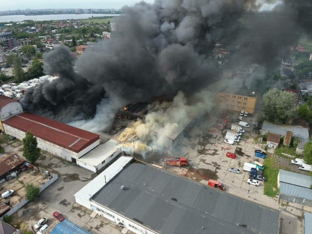 Incendiu de proporții în București. Flăcările au distrus un depozit și un atelier din Sectorul 6 al Capitalei. VIDEO - Imaginea 4