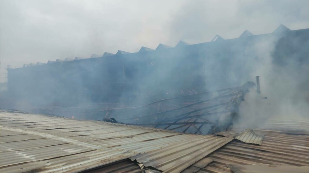 Incendiu de proporții în București. Flăcările au distrus un depozit și un atelier din Sectorul 6 al Capitalei. VIDEO - Imaginea 5