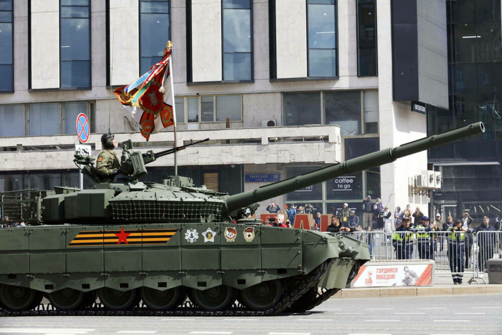 Mașinării ucigașe vor defila în Piața Roșie de Ziua Victoriei. Tancuri, drone și rachete care fac ravagii în Ucraina | FOTO - Imaginea 1