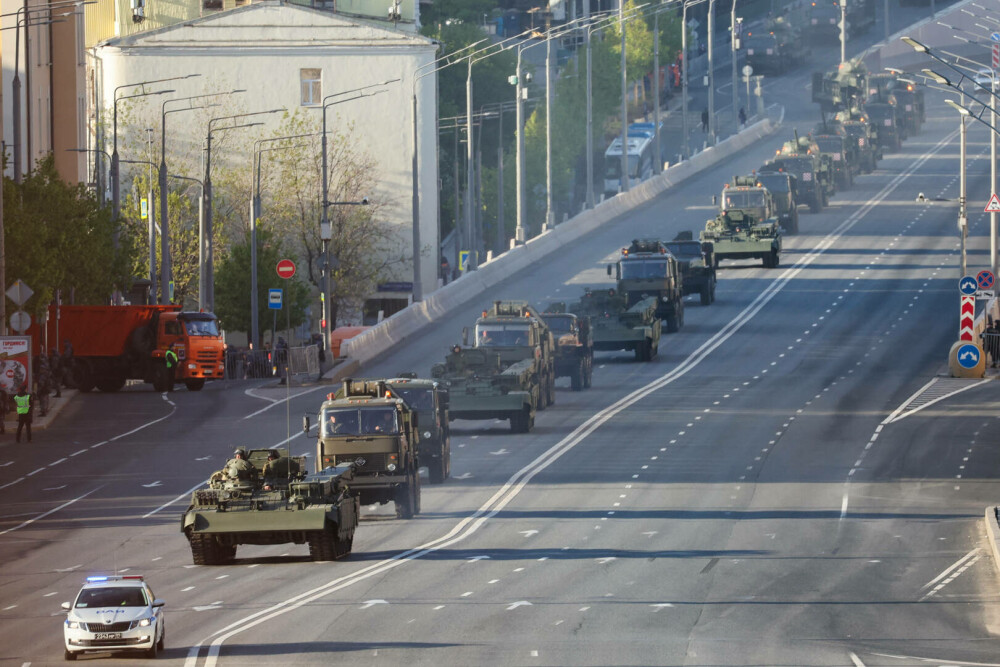 Mașinării ucigașe vor defila în Piața Roșie de Ziua Victoriei. Tancuri, drone și rachete care fac ravagii în Ucraina | FOTO - Imaginea 7