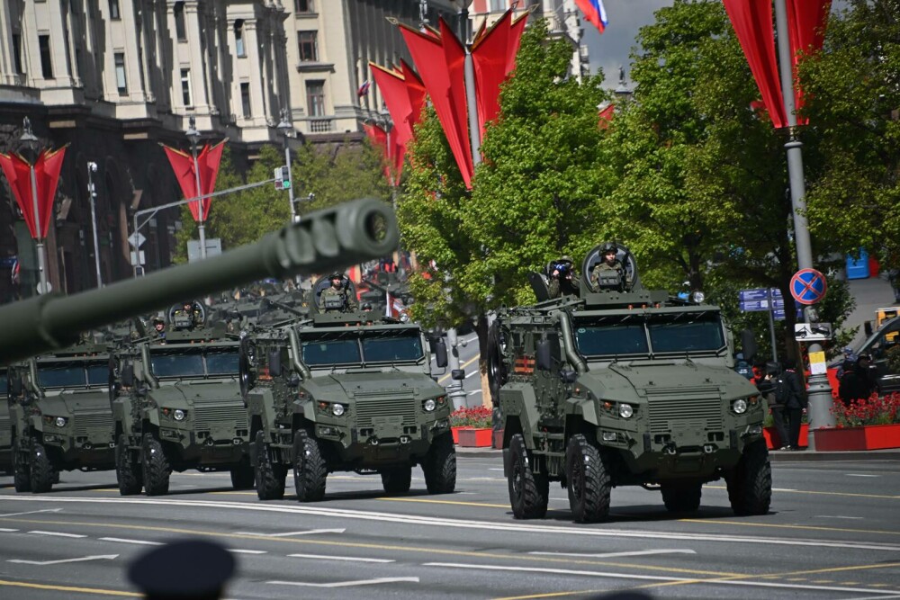 Mașinării ucigașe vor defila în Piața Roșie de Ziua Victoriei. Tancuri, drone și rachete care fac ravagii în Ucraina | FOTO - Imaginea 16