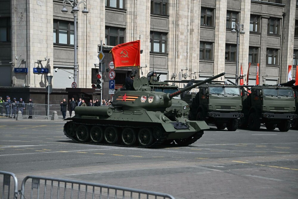 Mașinării ucigașe vor defila în Piața Roșie de Ziua Victoriei. Tancuri, drone și rachete care fac ravagii în Ucraina | FOTO - Imaginea 18