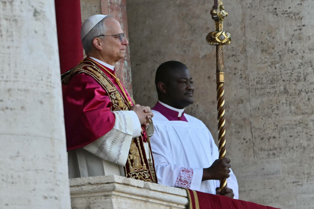 Primele cuvinte rostite de Papa Leon al XIV-lea, în fața mulțimii de la Vatican. „Pacea fie cu voi toţi”. VIDEO - Imaginea 6