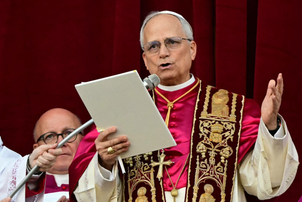 Primele cuvinte rostite de Papa Leon al XIV-lea, în fața mulțimii de la Vatican. „Pacea fie cu voi toţi”. VIDEO - Imaginea 1