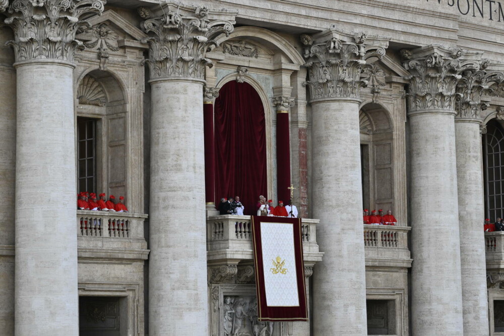 Primele cuvinte rostite de Papa Leon al XIV-lea, în fața mulțimii de la Vatican. „Pacea fie cu voi toţi”. VIDEO - Imaginea 7