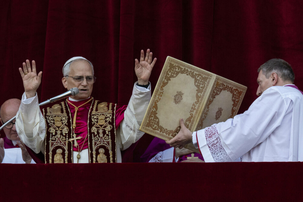 Primele cuvinte rostite de Papa Leon al XIV-lea, în fața mulțimii de la Vatican. „Pacea fie cu voi toţi”. VIDEO - Imaginea 9