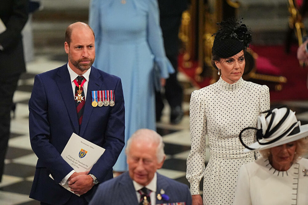 Prințesa Kate, apariție plină de eleganță alături de Familia Regală la ceremonia de Ziua Victoriei în Europa. GALERIE FOTO - Imaginea 24