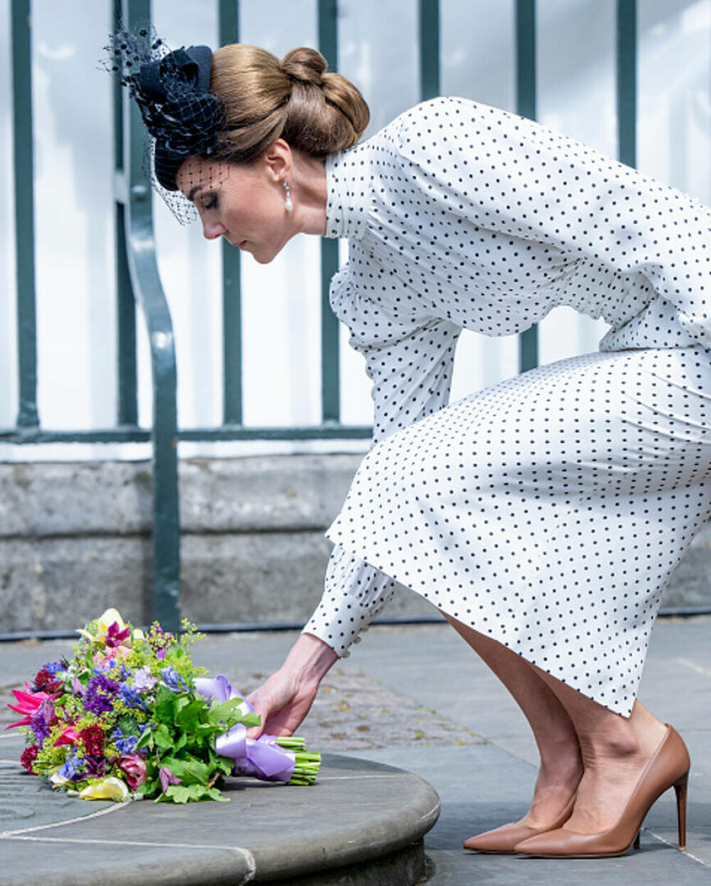 Prințesa Kate, apariție plină de eleganță alături de Familia Regală la ceremonia de Ziua Victoriei în Europa. GALERIE FOTO - Imaginea 20