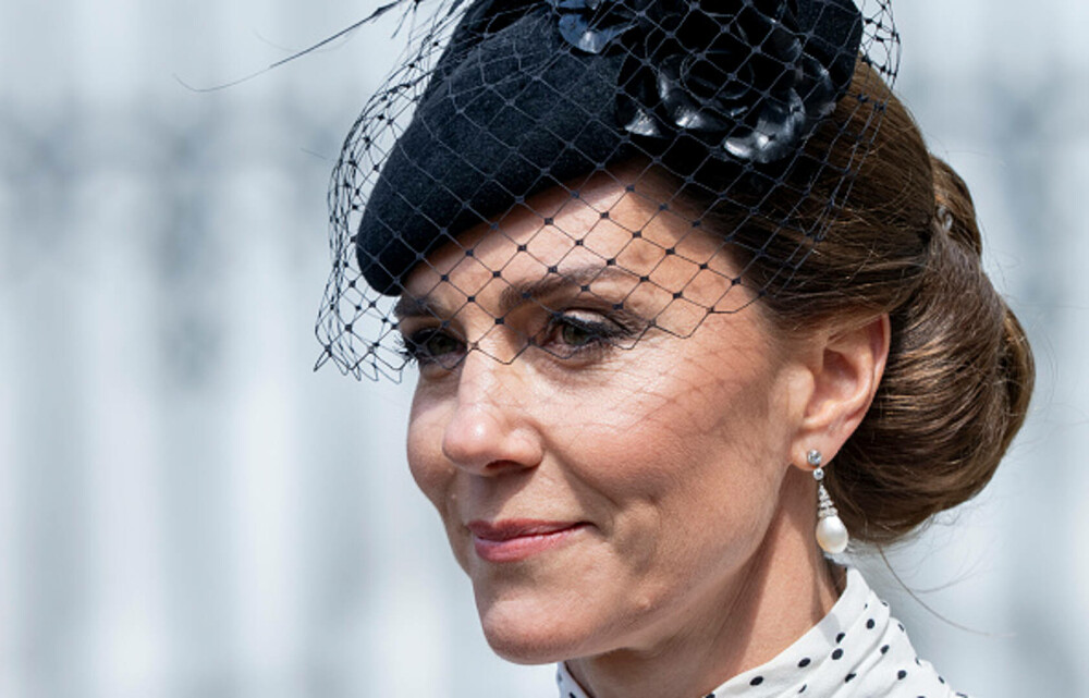 Prințesa Kate, apariție plină de eleganță alături de Familia Regală la ceremonia de Ziua Victoriei în Europa. GALERIE FOTO - Imaginea 19