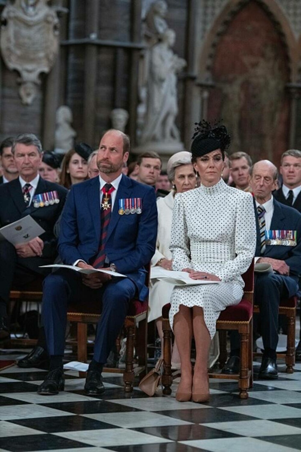 Prințesa Kate, apariție plină de eleganță alături de Familia Regală la ceremonia de Ziua Victoriei în Europa. GALERIE FOTO - Imaginea 6