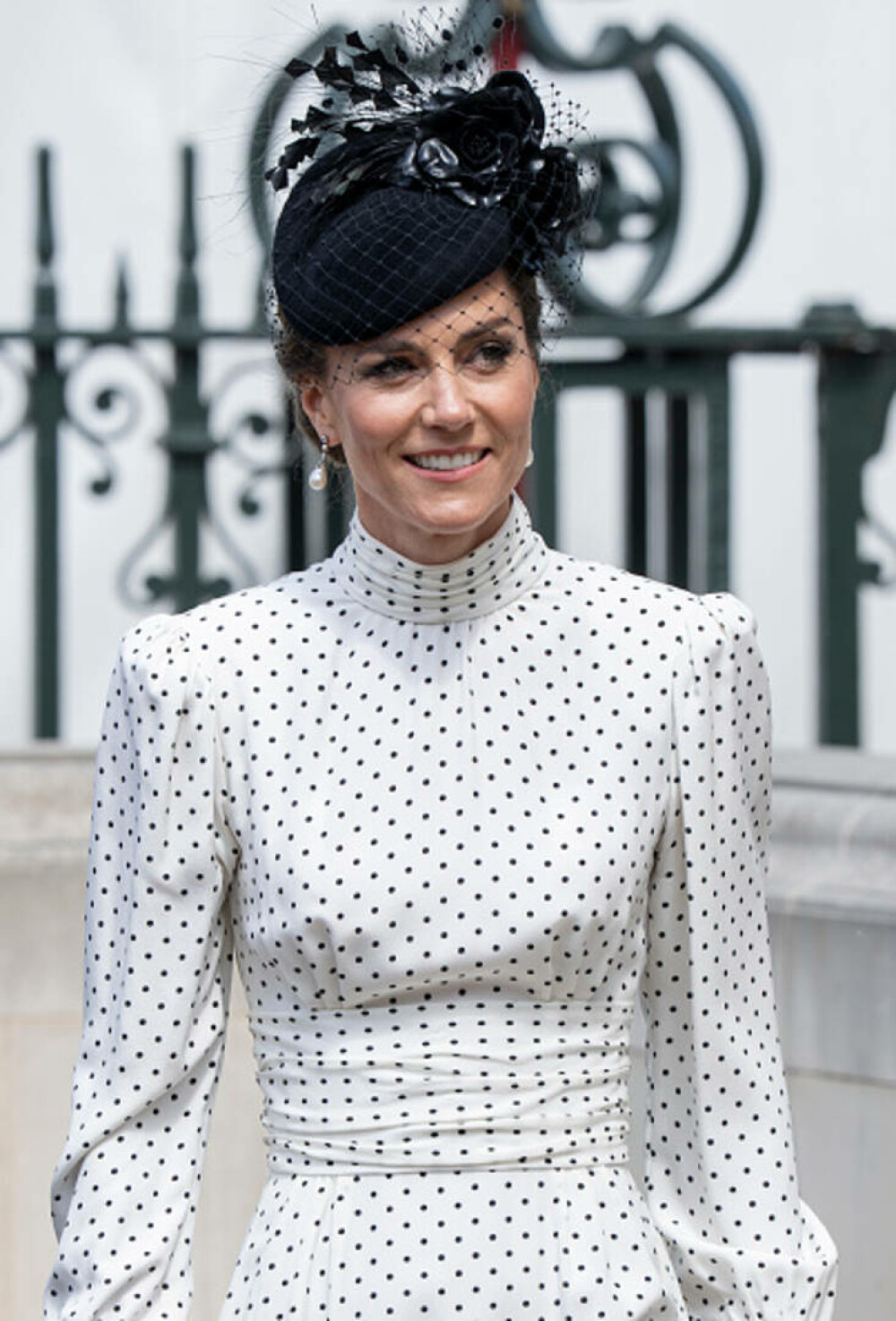 Prințesa Kate, apariție plină de eleganță alături de Familia Regală la ceremonia de Ziua Victoriei în Europa. GALERIE FOTO - Imaginea 4