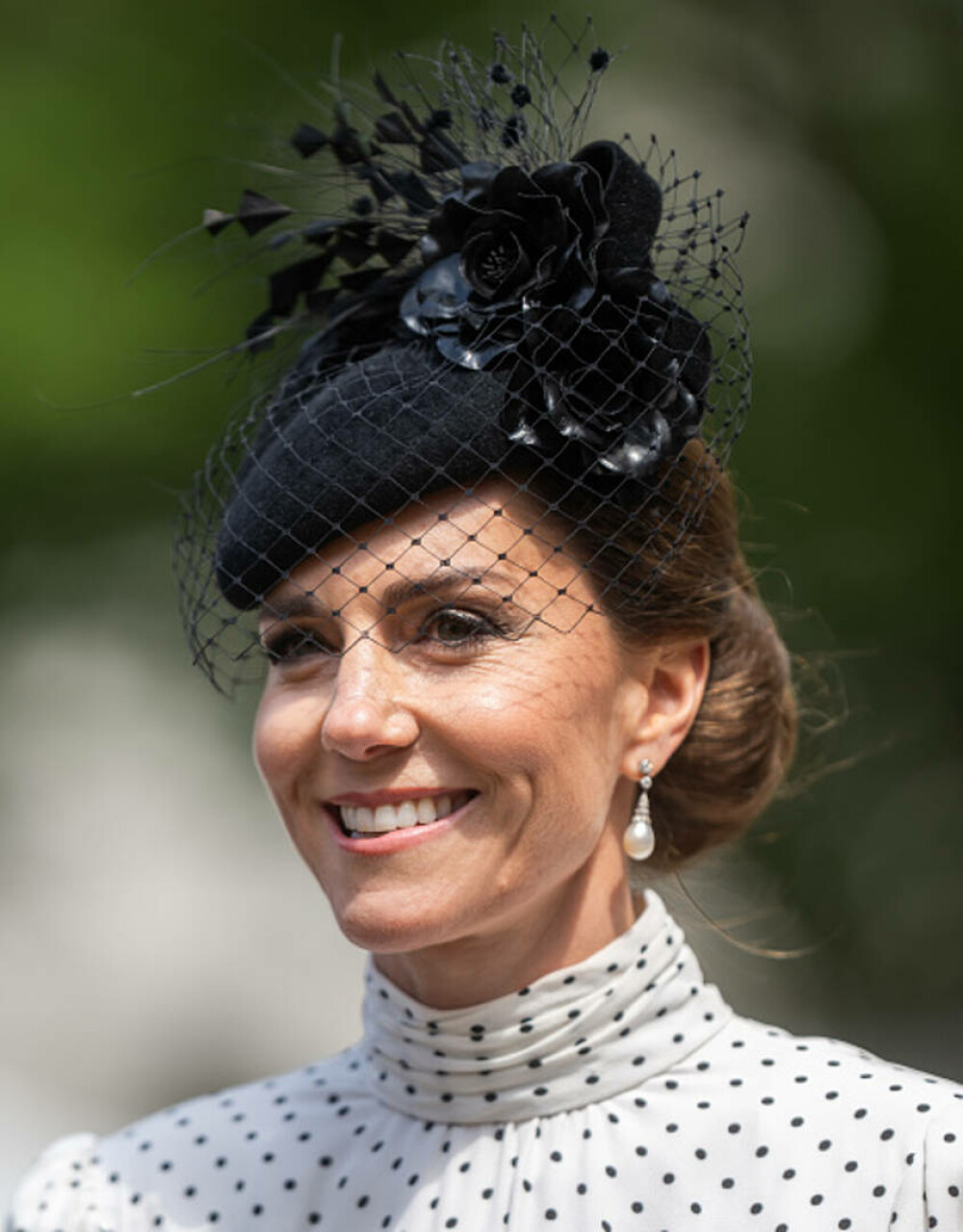 Prințesa Kate, apariție plină de eleganță alături de Familia Regală la ceremonia de Ziua Victoriei în Europa. GALERIE FOTO - Imaginea 31