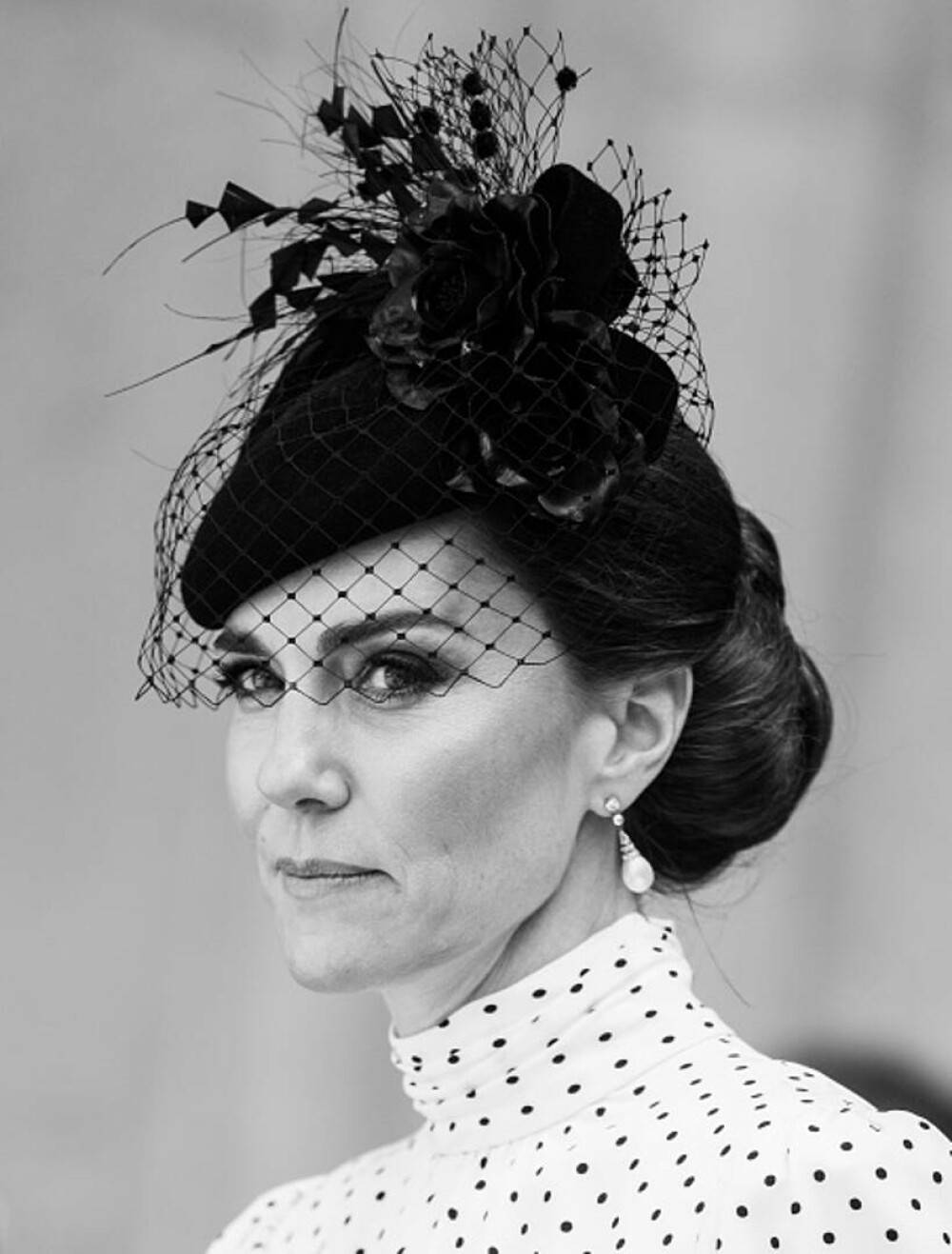 Prințesa Kate, apariție plină de eleganță alături de Familia Regală la ceremonia de Ziua Victoriei în Europa. GALERIE FOTO - Imaginea 2