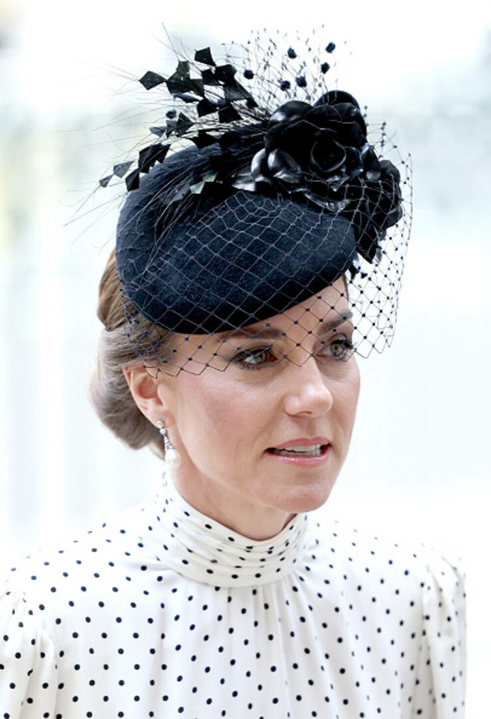 Prințesa Kate, apariție plină de eleganță alături de Familia Regală la ceremonia de Ziua Victoriei în Europa. GALERIE FOTO - Imaginea 35